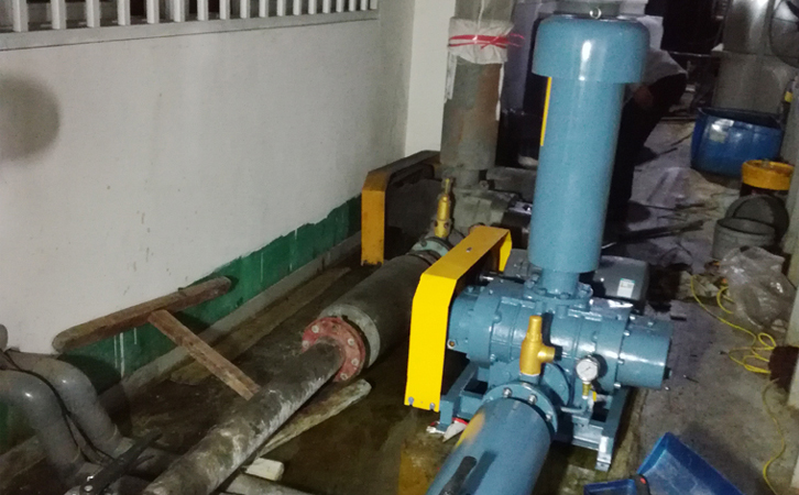 你們生產(chǎn)的黑偉羅茨鼓風機在運轉(zhuǎn)中需要注意什么